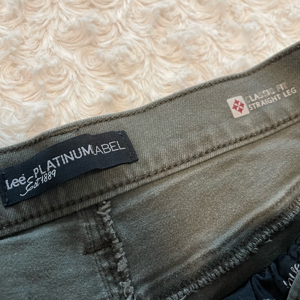 Lee Platinum Label Classic Fit Straight Leg Pants Sz 12 Short Court - Picture 2 of 6